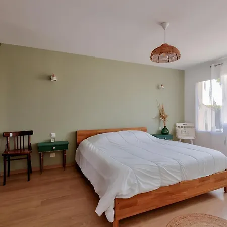 Calme, Detente Et Nature A Holiday home Landevieille